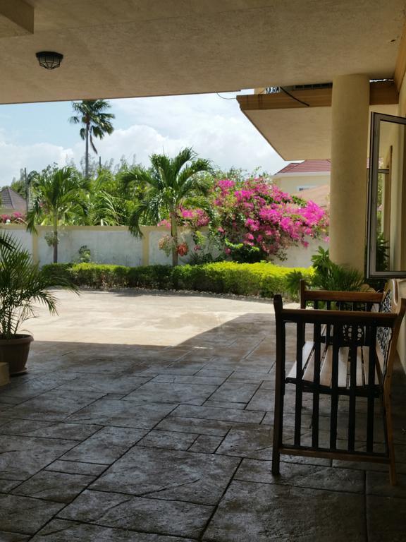 Guest House Villa Mishkan Runaway Bay Eksteriør billede